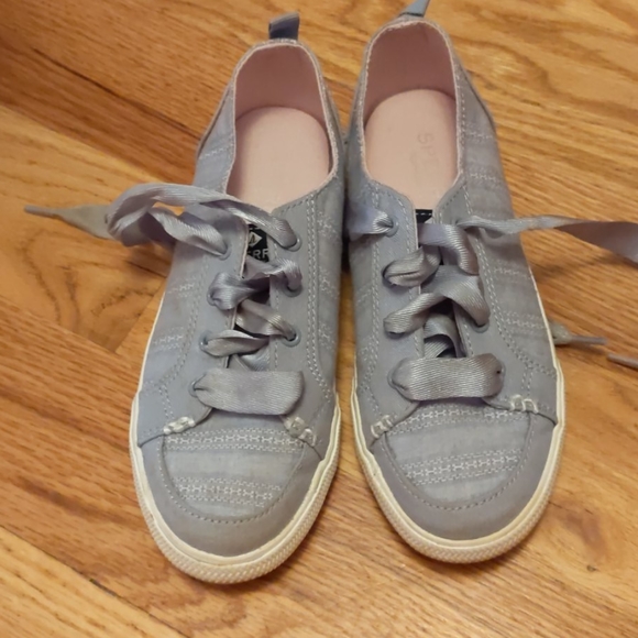 sperry lace up sneakers